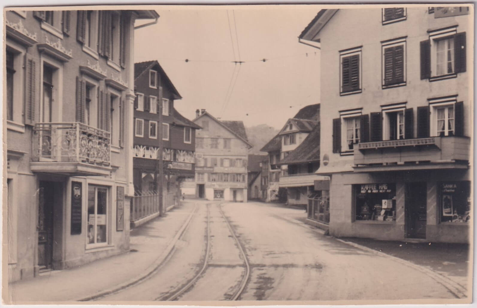 Oberägeri Dorfstrasse mit Tramschiene