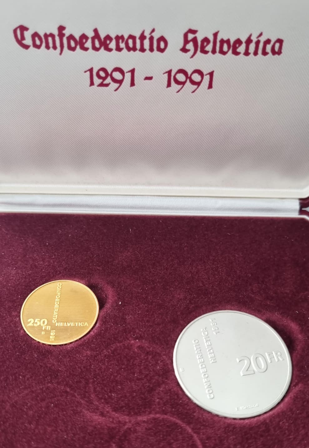 250 Franken Gold und 20 Franken Silber im Set zur 700 Jahr Feier Bundesstaat Schweiz